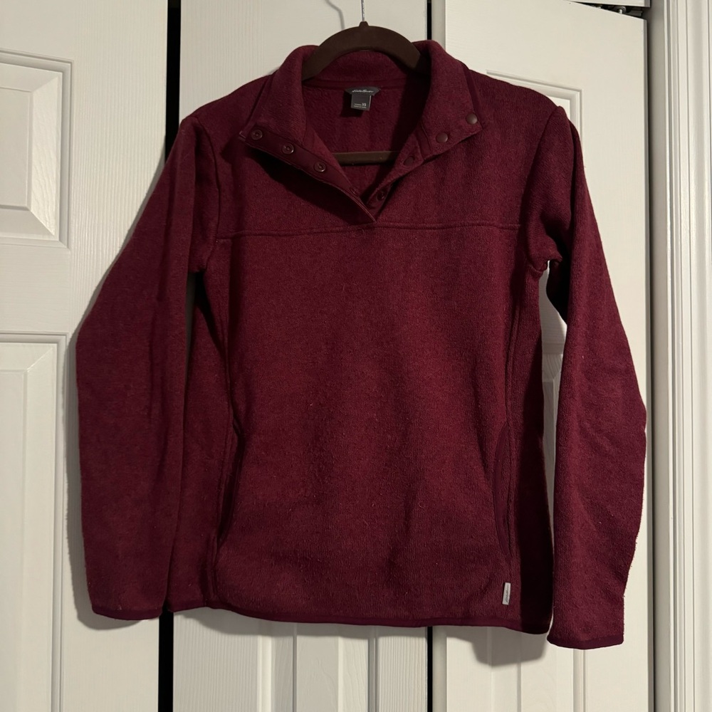 Deep Mahogany Eddie Bauer fleece pullover with front pocket. Size XS